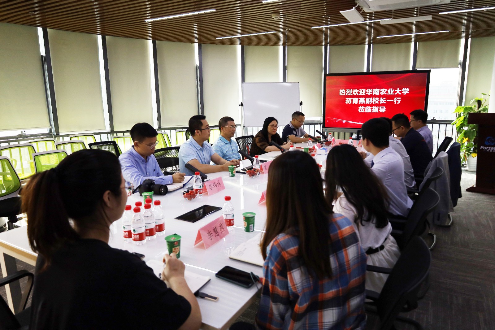 2022.5.18歡迎華南農(nóng)業(yè)大學(xué)蔣育燕副校長(zhǎng)一行蒞臨廣州賦安參觀交流1.jpg